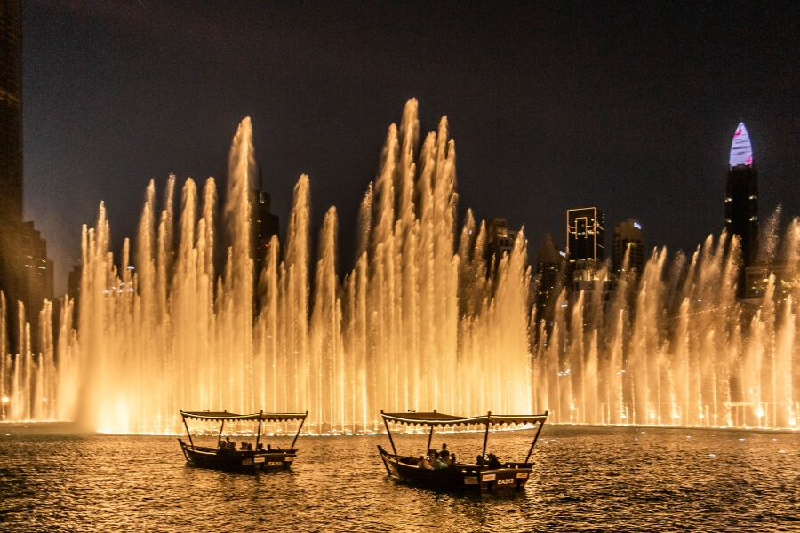 Dubai-Travel-Planner-Dubai-Mall-Fountain-Show-Times-Depositphotos