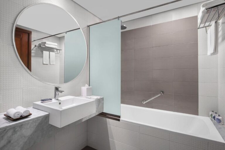 leva-hotel-and-suites-opposite-downtown_170725223640